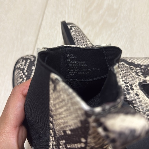 Steve Madden Devan Faux Snake Skin Ankle Boots - Picture 11 of 11